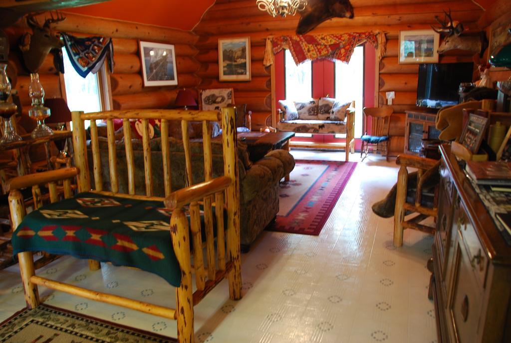 Kicking Horse Canyon Guest House Golden Εξωτερικό φωτογραφία