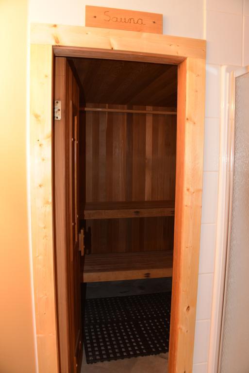 Kicking Horse Canyon Guest House Golden Δωμάτιο φωτογραφία