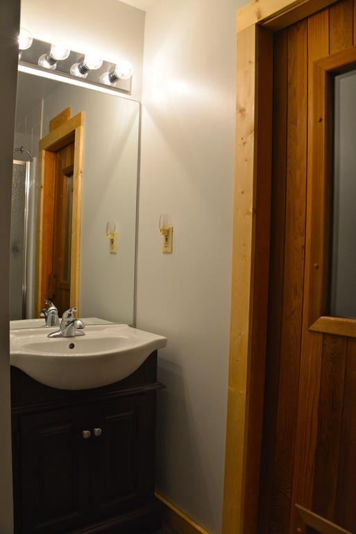 Kicking Horse Canyon Guest House Golden Δωμάτιο φωτογραφία