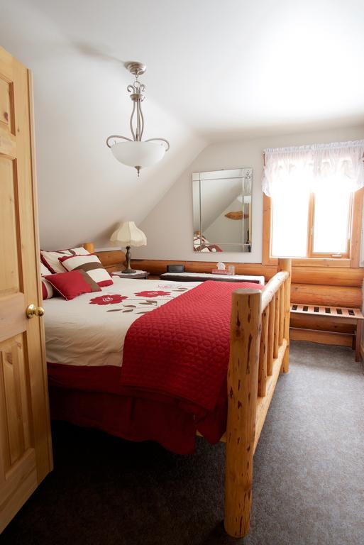 Kicking Horse Canyon Guest House Golden Εξωτερικό φωτογραφία