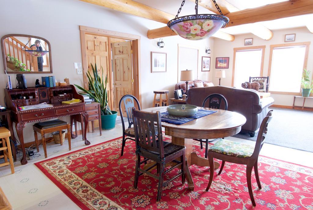 Kicking Horse Canyon Guest House Golden Εξωτερικό φωτογραφία
