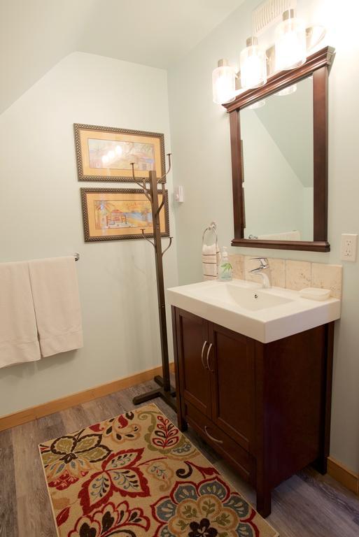 Kicking Horse Canyon Guest House Golden Εξωτερικό φωτογραφία