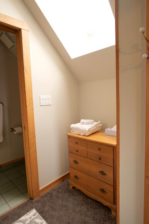Kicking Horse Canyon Guest House Golden Εξωτερικό φωτογραφία