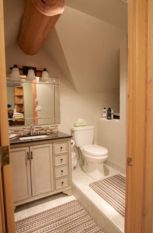 Kicking Horse Canyon Guest House Golden Εξωτερικό φωτογραφία