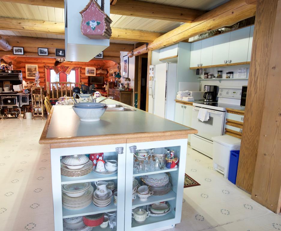 Kicking Horse Canyon Guest House Golden Εξωτερικό φωτογραφία