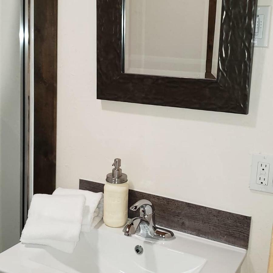 Kicking Horse Canyon Guest House Golden Εξωτερικό φωτογραφία