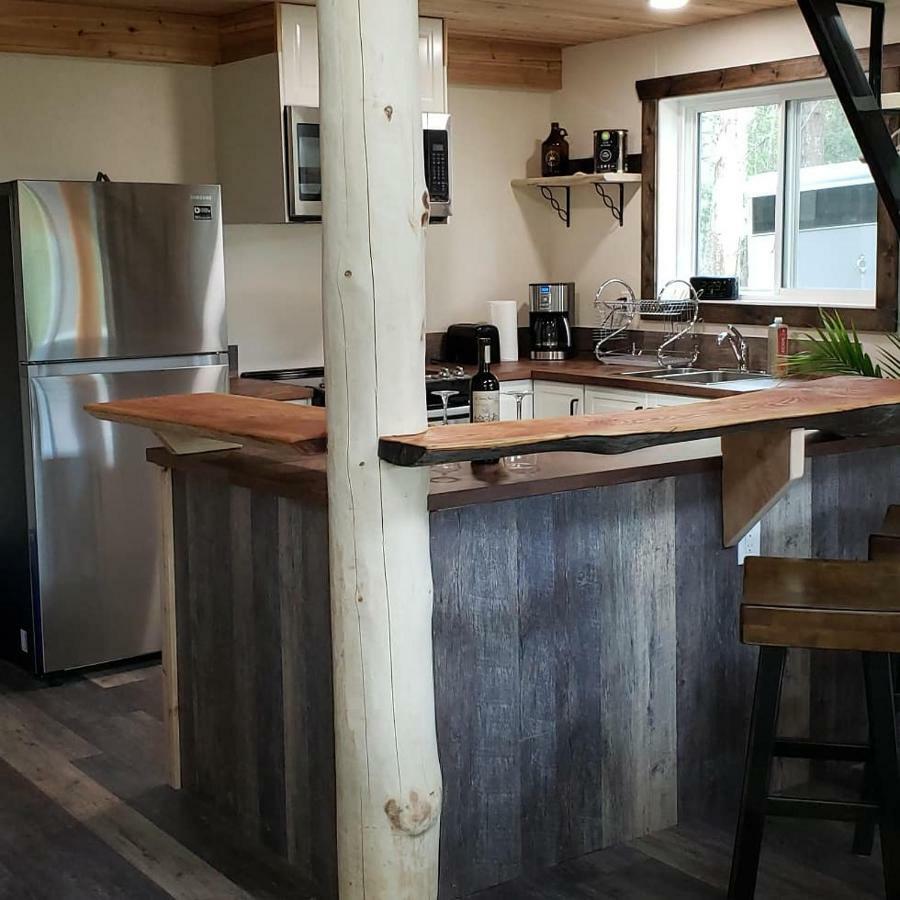 Kicking Horse Canyon Guest House Golden Εξωτερικό φωτογραφία