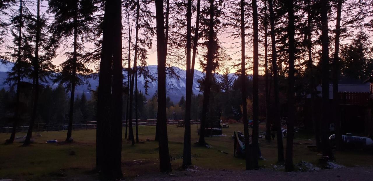 Kicking Horse Canyon Guest House Golden Εξωτερικό φωτογραφία
