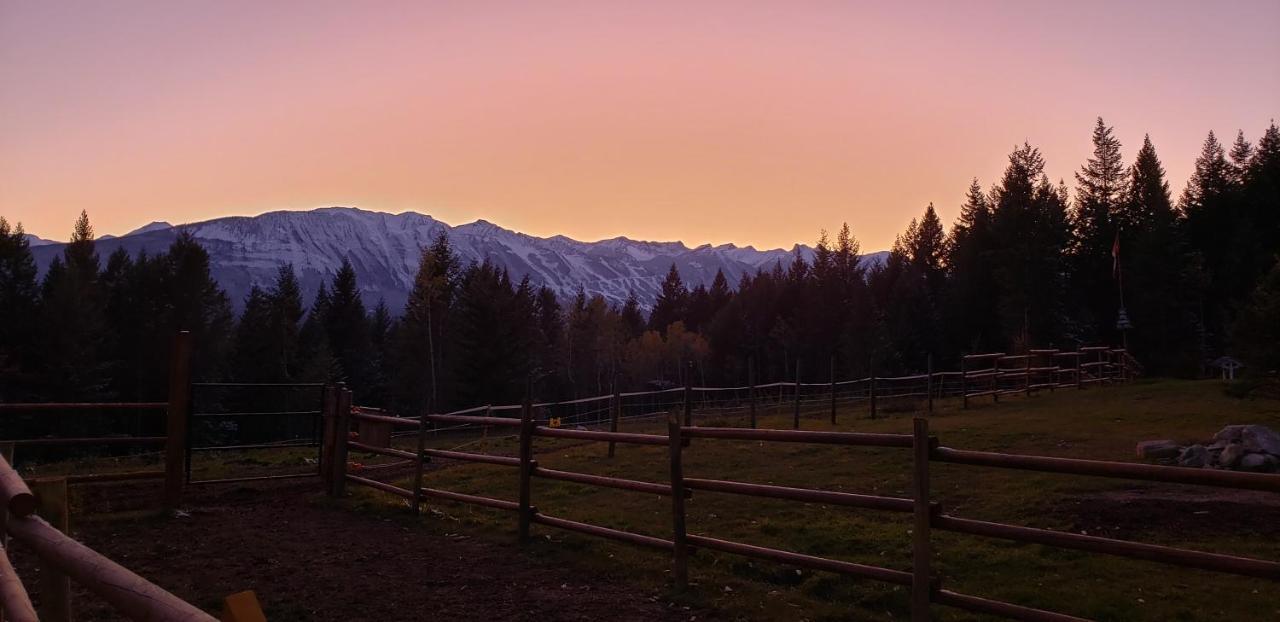 Kicking Horse Canyon Guest House Golden Εξωτερικό φωτογραφία